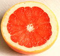 Grapefruit Schnitt Wikimedia Commons.JPG